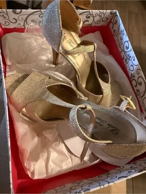 Gold Glitter T-Strap High Heel Sandals - Elegant Evening Shoes